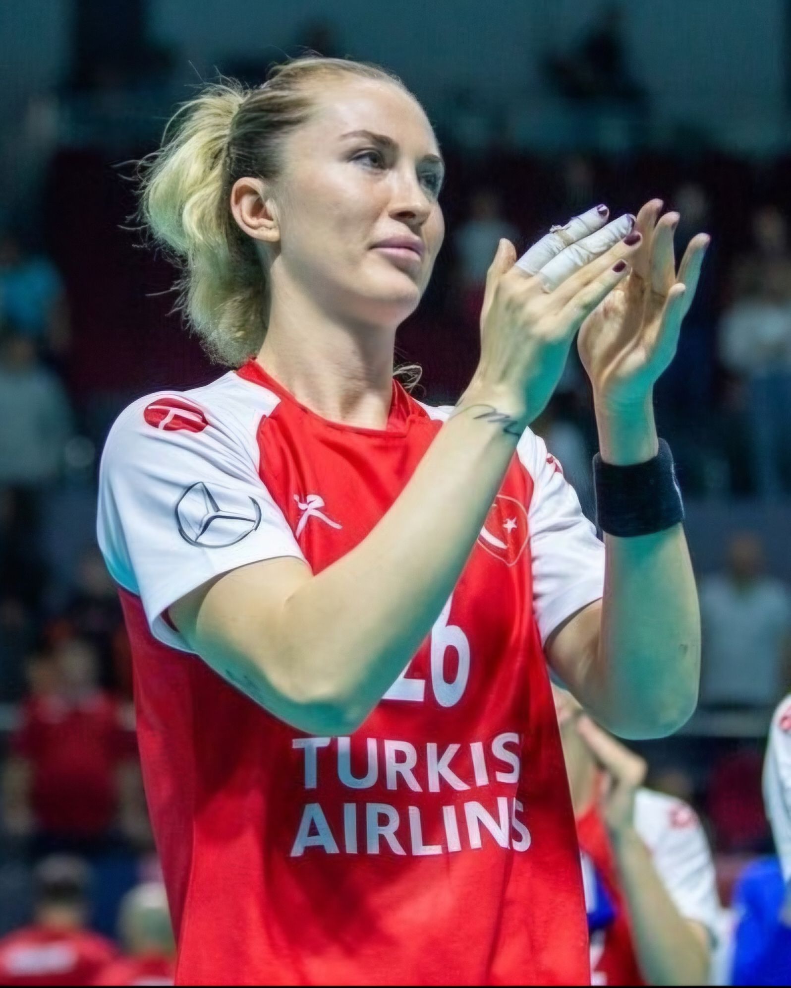 Milli Yıldız Diğdem Hoşgör Salonlara Veda Etti