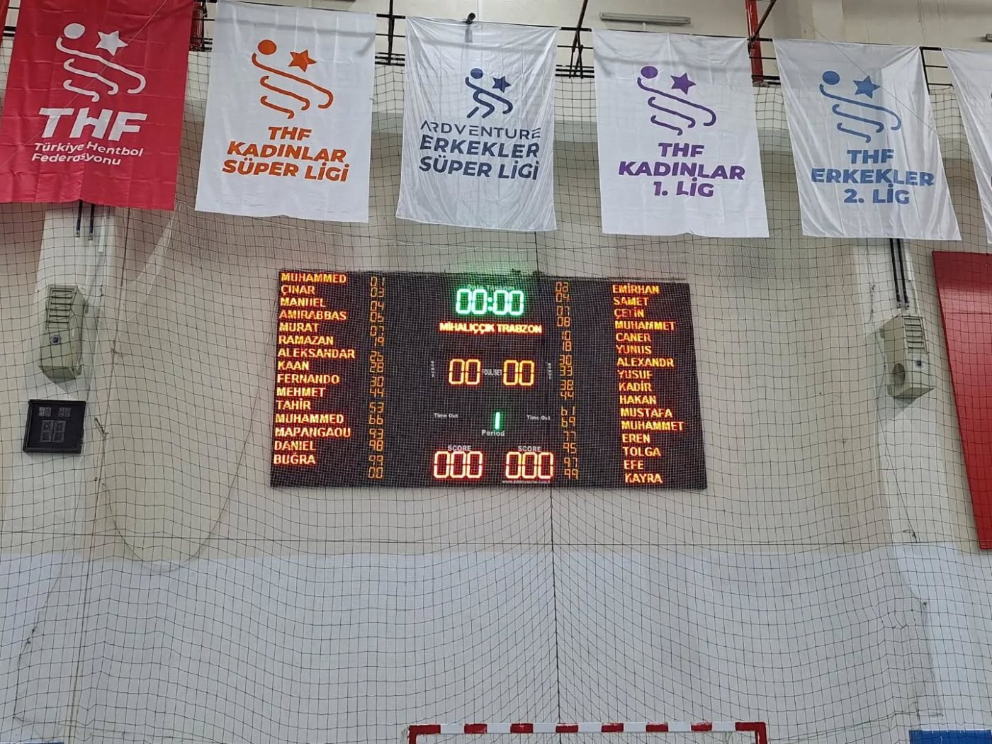 Skorbord 0-0, maç başlamadı
