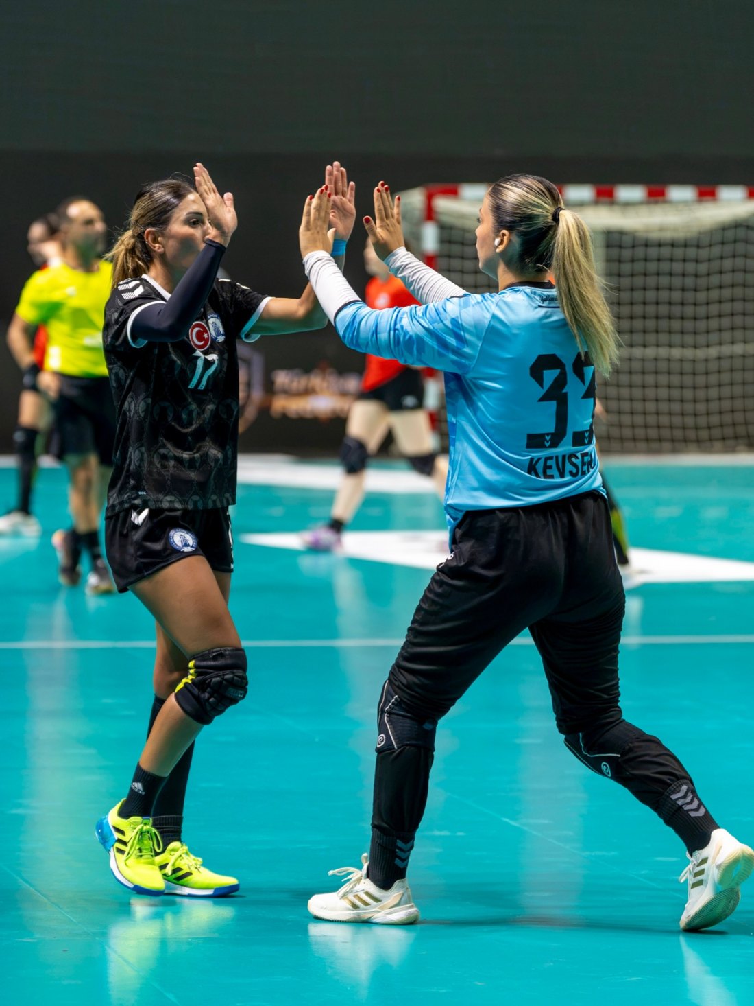 Maçın oyuncusu seçilen 17 numaralı Ceylan Aydemir, 10 gol attı.