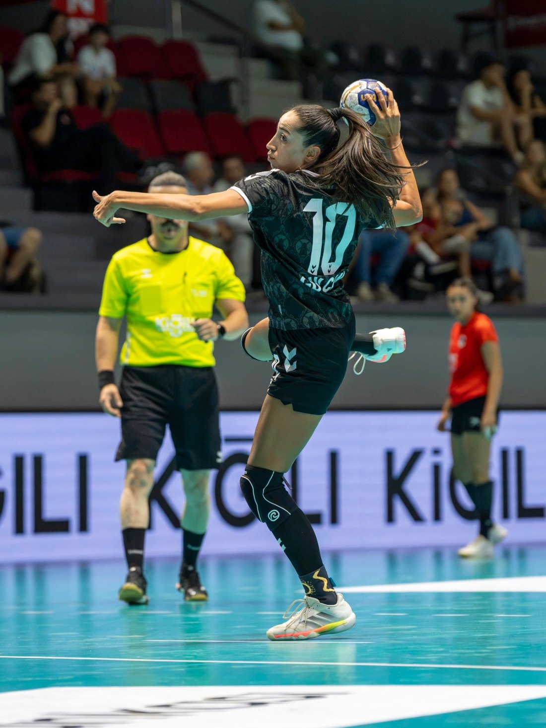 Yalıkavaklı Gülcan Tügel (10 numara) 7 golle katkı verdi.