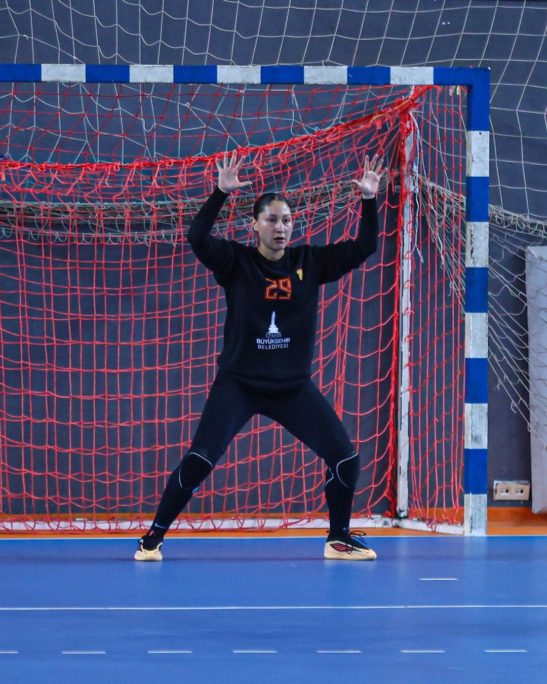 Kaleci Zeynep Onur