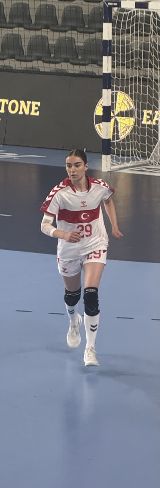 U17 Avrupa Şampiyonası, milli formayla